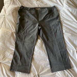 NWOT Magellan Gray Moisture-Wicking Adventure / Hiking Capri Pants - XL - Gray